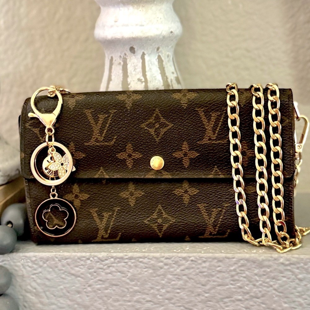 - Louis Vuitton Monogram Portefeiulle Sarah Long Bifold Wallet/converted